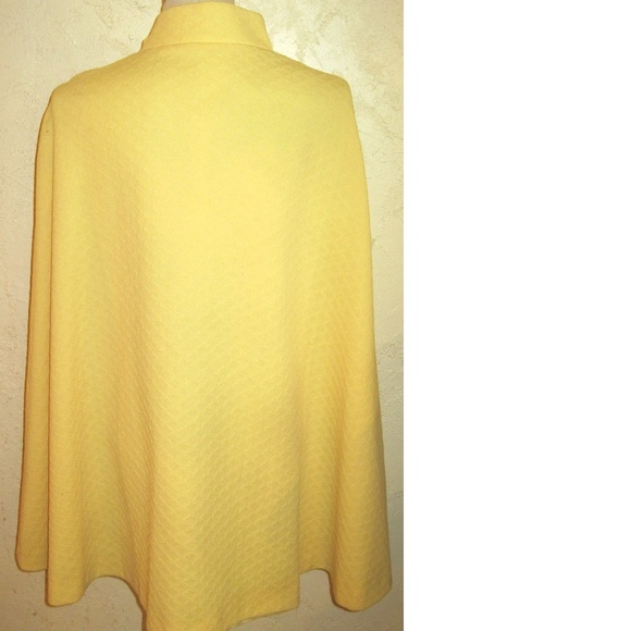 Bright Yellow Waffle Fabric Vintage Cape One Size - Picture 2 of 6